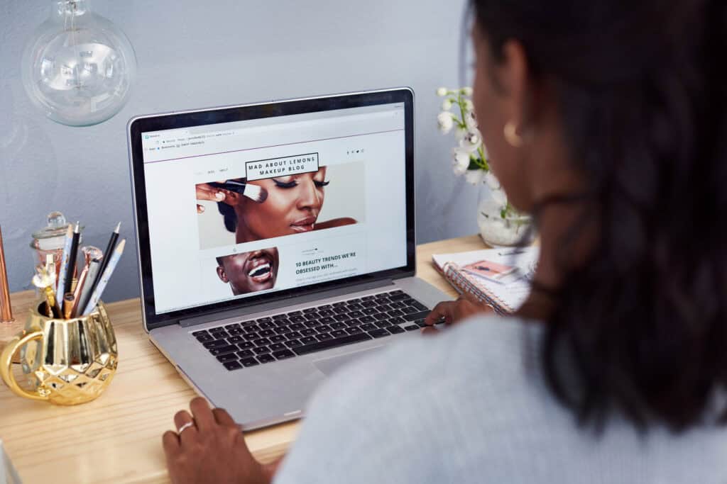 how can live chat help convert more website visitors